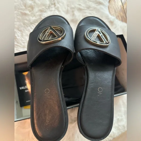 Valentino slides🖤 - Picture 2 of 5